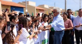 Caiado entrega 50 casas a custo zero em Britânia